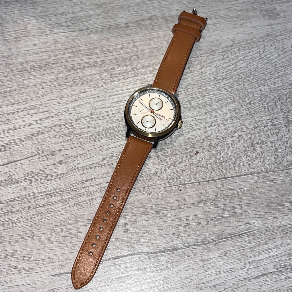 Fossil Womens Brown Leather Watch With Silver Dial